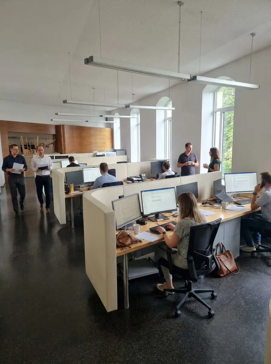 Team der AT7 Media im Büro – Karriere und Jobs in Wels